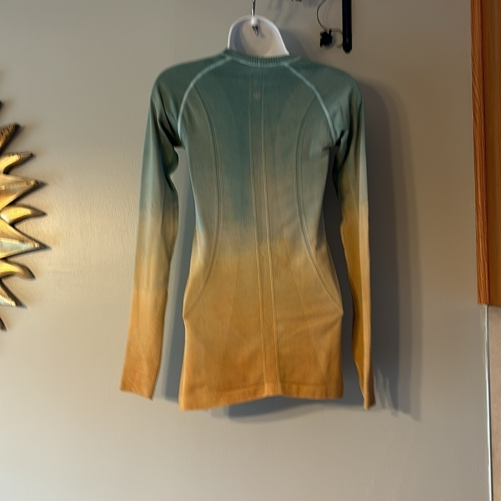 LULULEMON SWIFTLY - Picture 2 of 3